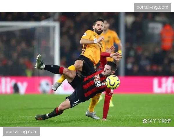 伯恩茅斯阵地战进攻 边路拉扯与倒三角回做战术成效